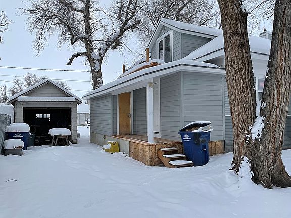 3rd image of 1062 Blue Lakes Blvd