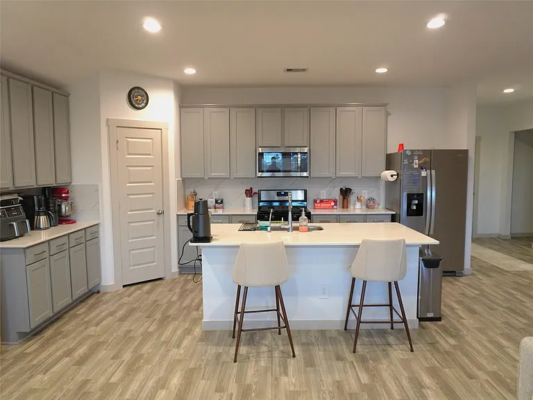 7219 Whispering Leaf St — Photo 3