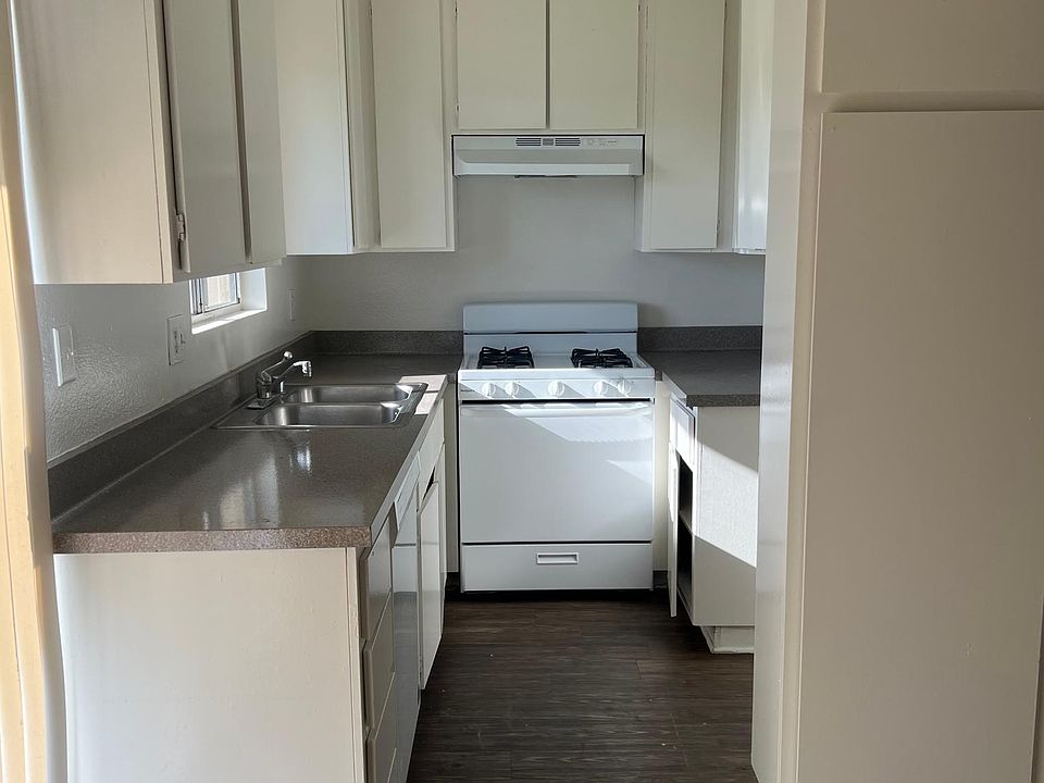 1st image of 940 W 18th St #C2