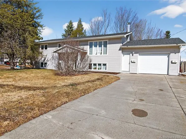 23 Pembroke Cres, Riverview, NB E1B 3Z9