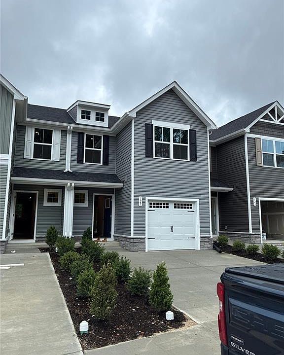1st image of 127 Summit View Ln