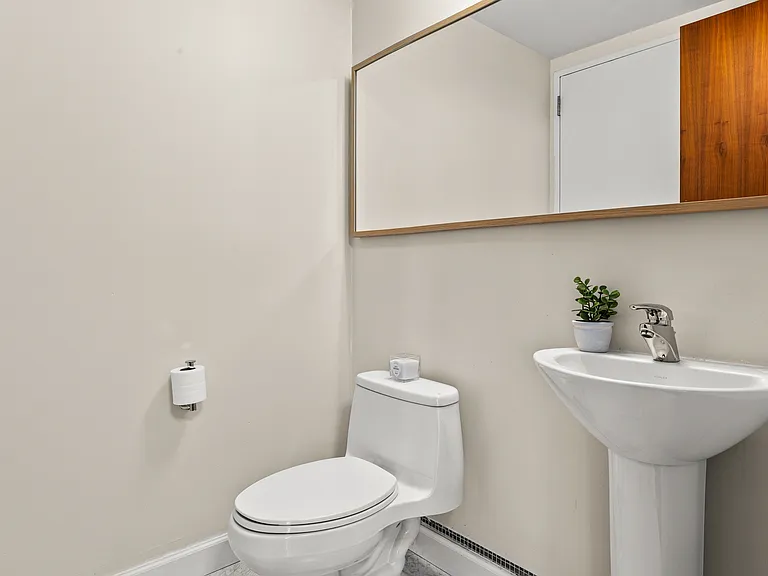 261 W 28th St #6B — Photo 14