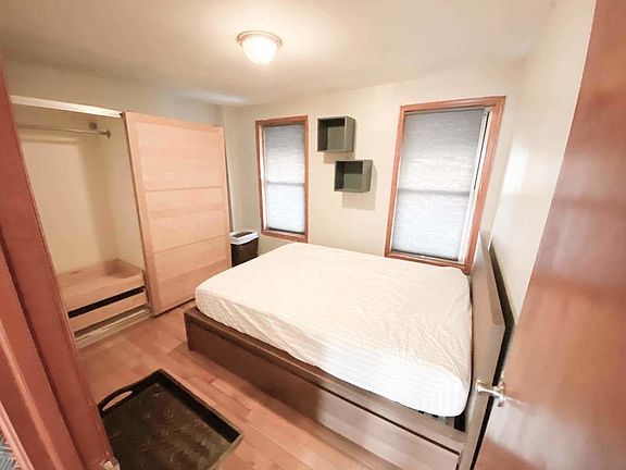 3rd image of 212 Bedford Ave #3R