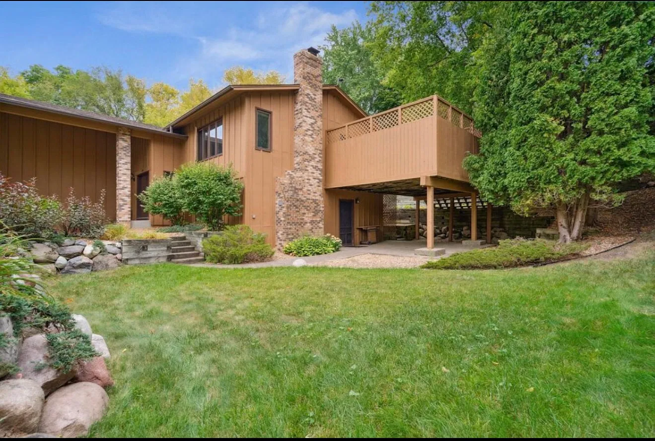 6485 Grandview Dr — Photo 1