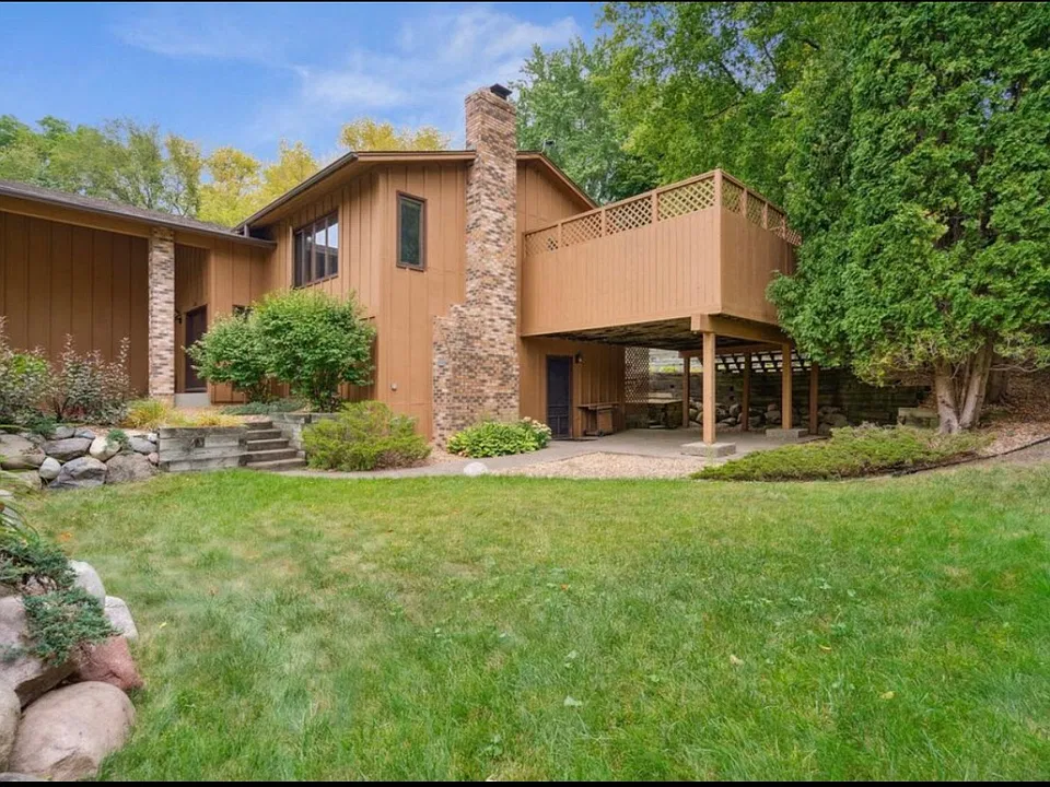 6485 Grandview Dr