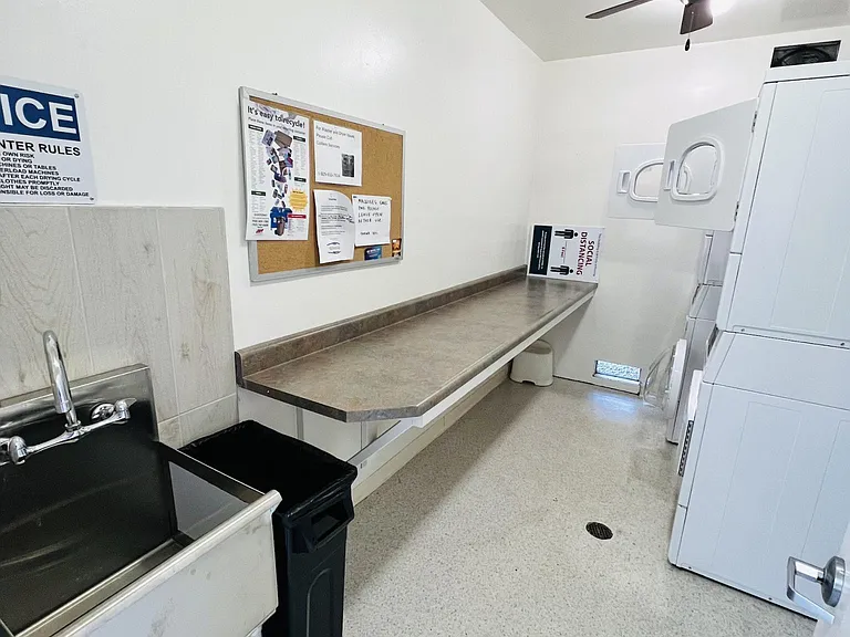 811 Brown St #J — Photo 14