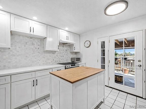 3rd image of 2127 Berry St