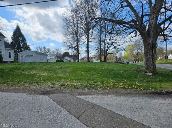 974 Gardner Blvd, Barberton, OH 44203