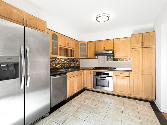 2nd image of 6742 N Monticello Ave