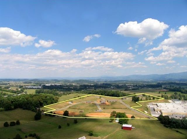2nd image of 117 Clear Mountain Trl