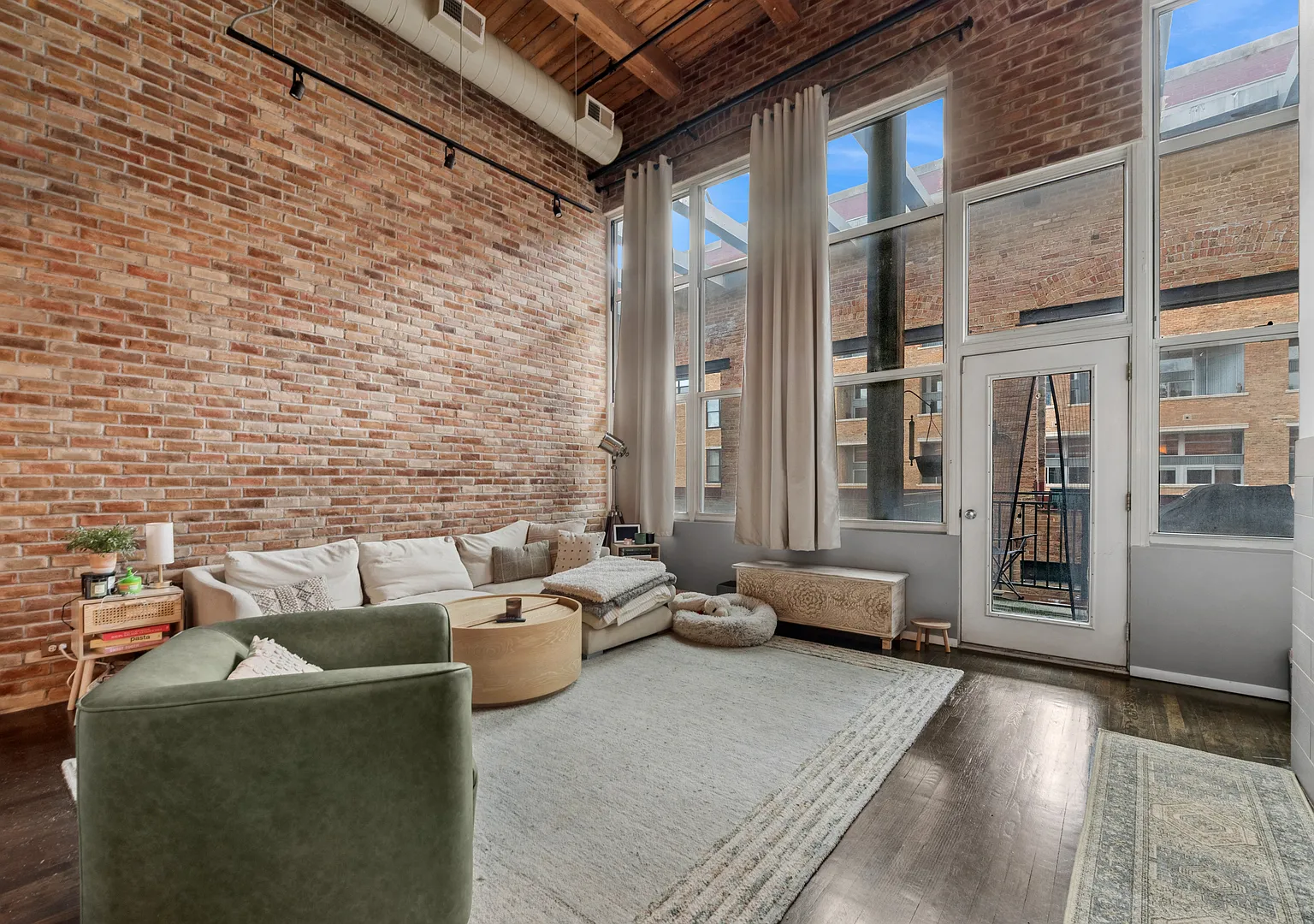 2 bed, 1700 sqft, $4,800 — Photo 3