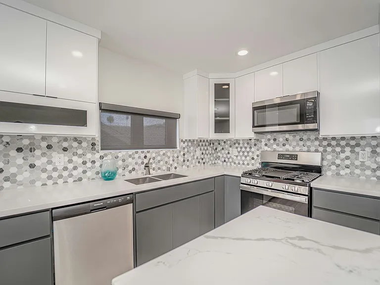 1321 Bates Ave #1323 — Photo 32