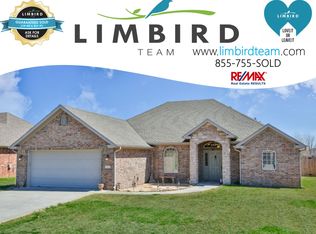 203 Dawn Dr, Centerton, AR 72719