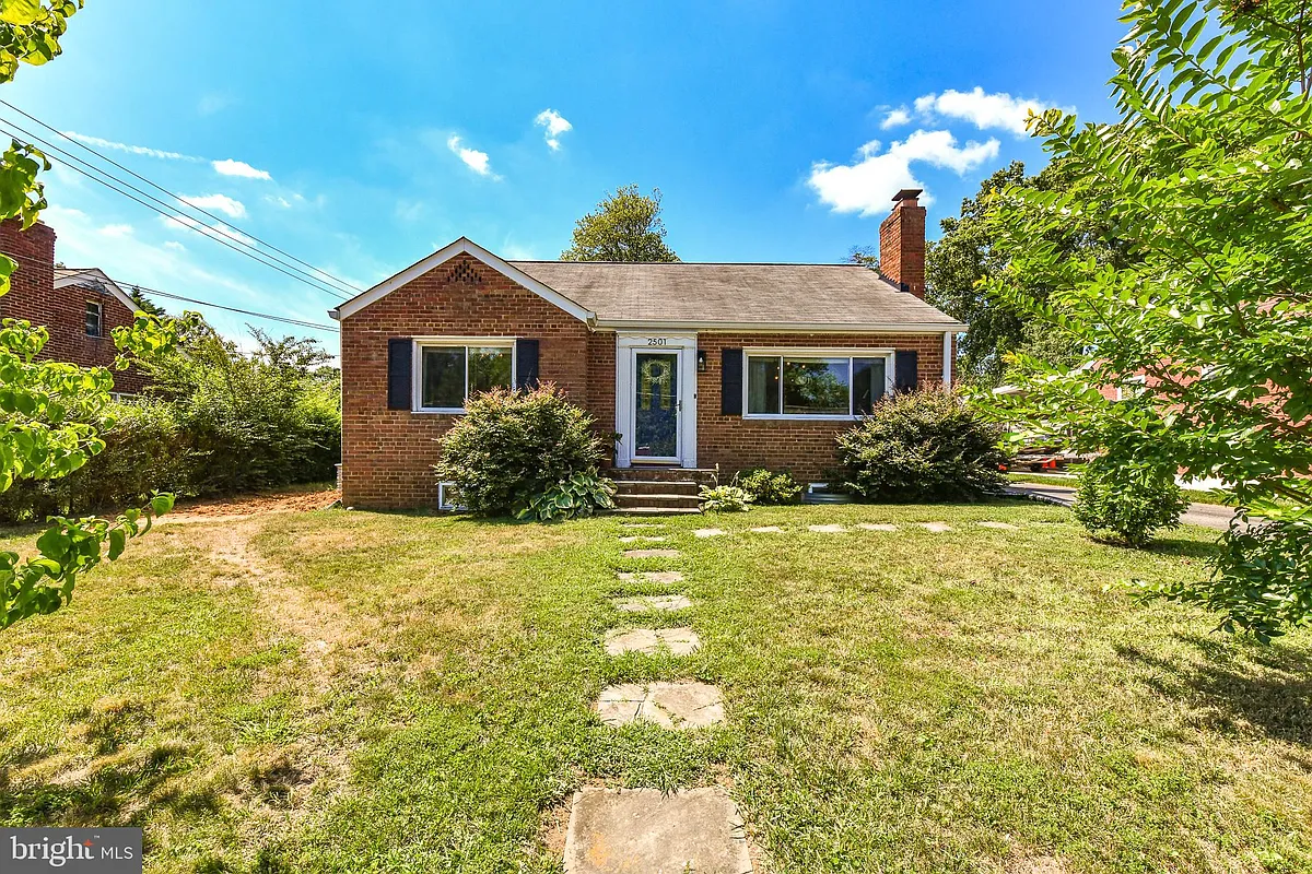 Building Photo - 2501 Phillips Dr