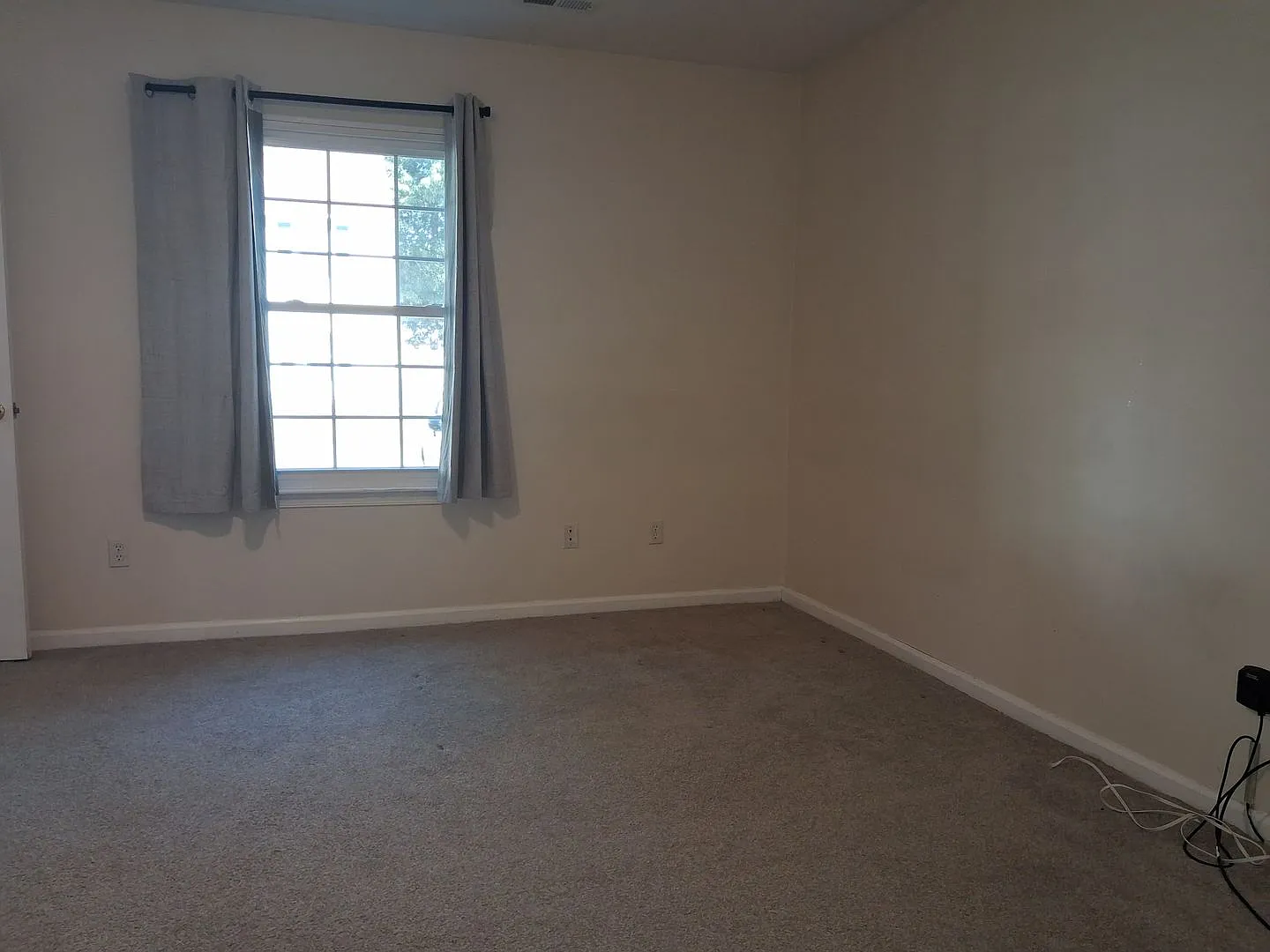 Charming 3 Bed, 2 Bath Home 1,428 Sq Ft — Photo 2