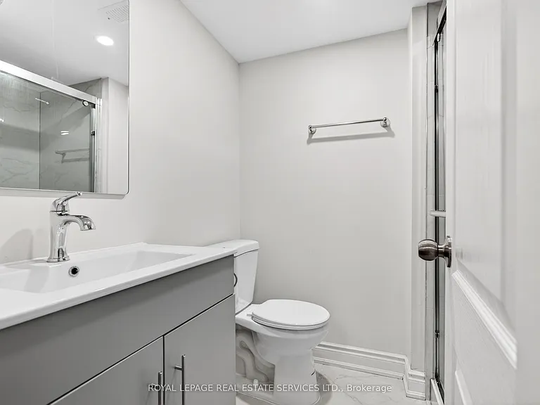 48 Eringate Ct #LOWER — Photo 14