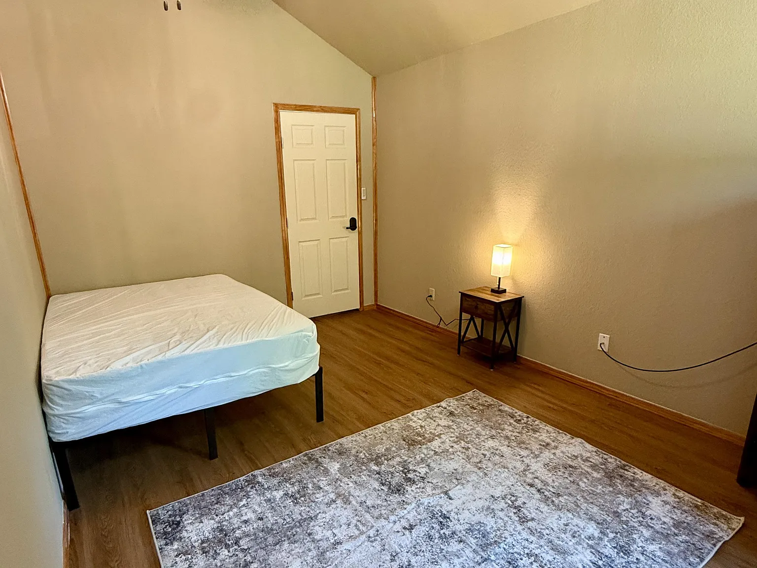 4 bed, 2.0 bath, 1433 sqft, $706 — Photo 3
