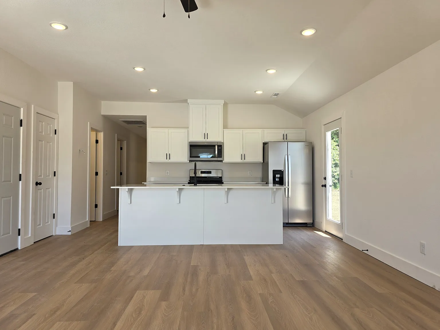3 bed, 1256 sqft, $1,650 — Photo 4