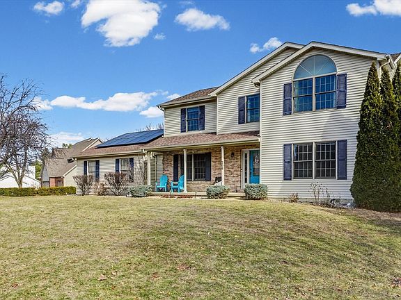 3rd image of 206 Fox Run Dr