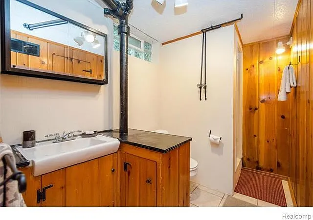 1811 Alhambra Dr — Photo 22