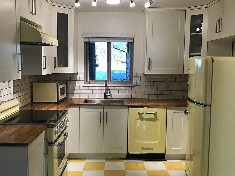 3550 Broadway St #B — Photo 8