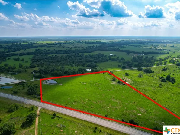 2302 County Road 413, Yoakum, TX 77995