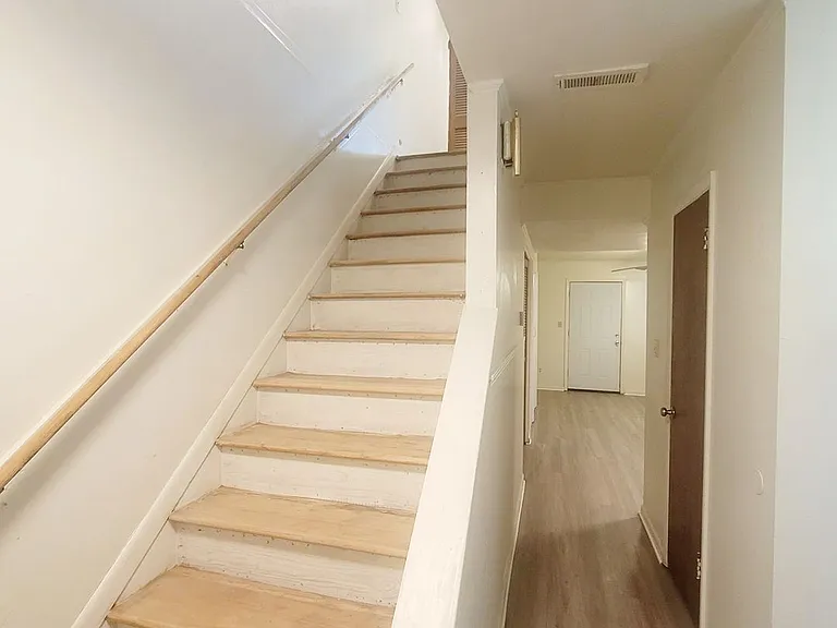 County View Apartments — Photo 11
