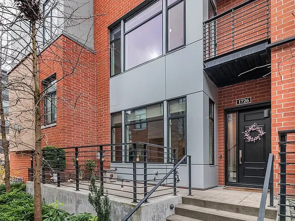 1726 NW Riverscape St, Portland, OR 97209