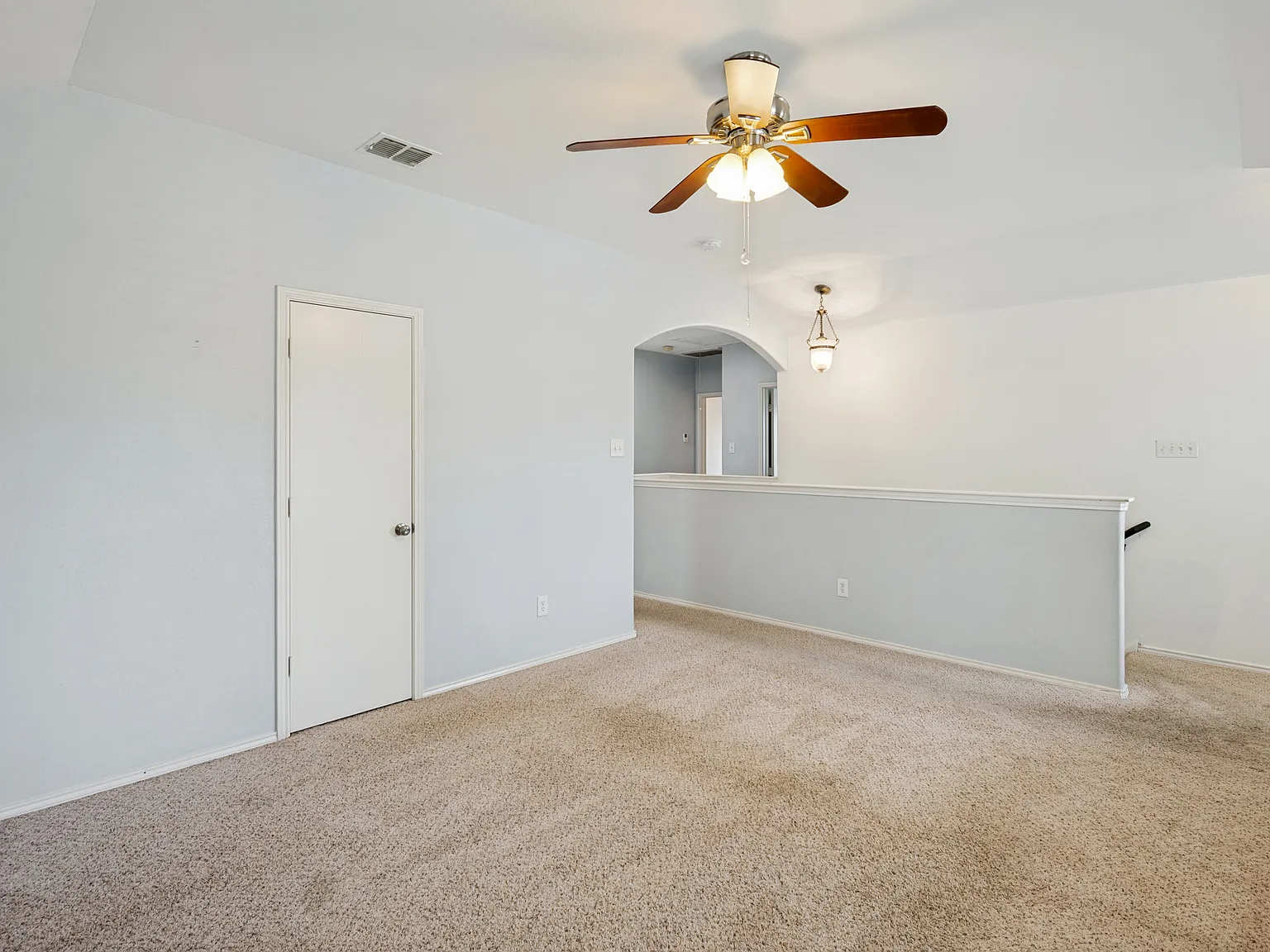 4 bed, 2349 sqft, $2,400 — Photo 2