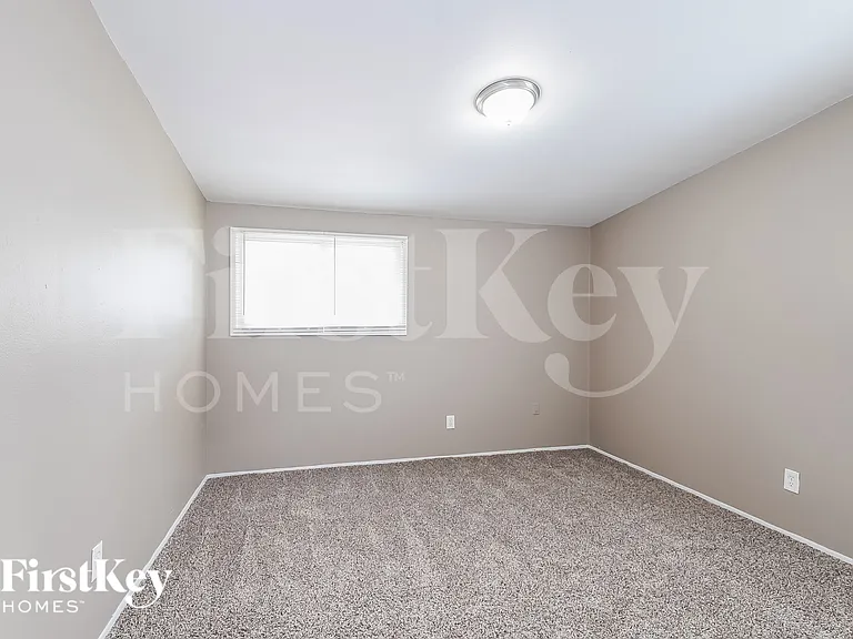 805 Robinwood Dr — Photo 10