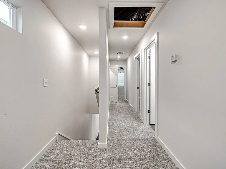 610 W 2nd St #100 — Photo 27