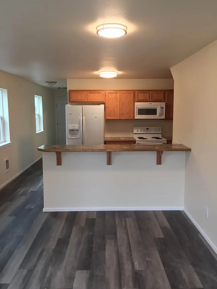 3 bed, 2.5 bath, 1390 sqft, $1,950 — Photo 2