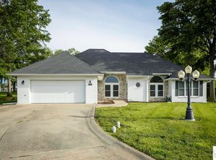 511 Chaucer Ln, Warrensburg, MO 64093