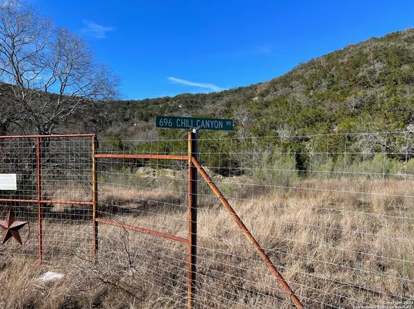 696 CHILI CANYON RD, Tarpley, TX 78003