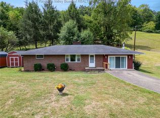 616 Cross Lanes Dr, Nitro, WV 25143