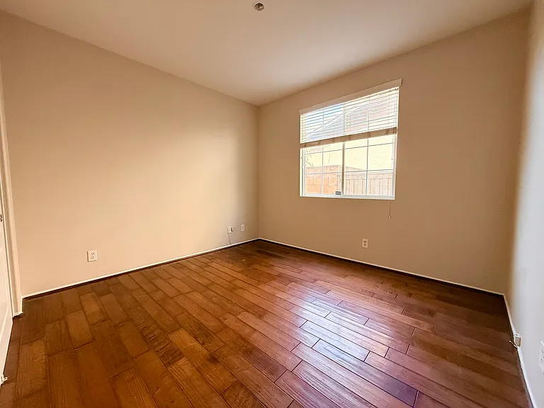 12190 Roseville Dr — Photo 8