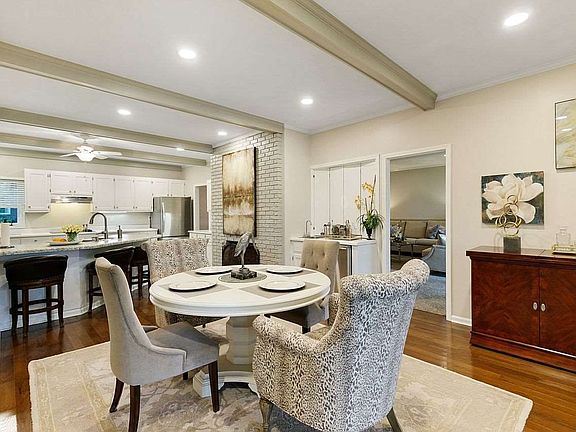 4th image of 1104 N Pkwy #52