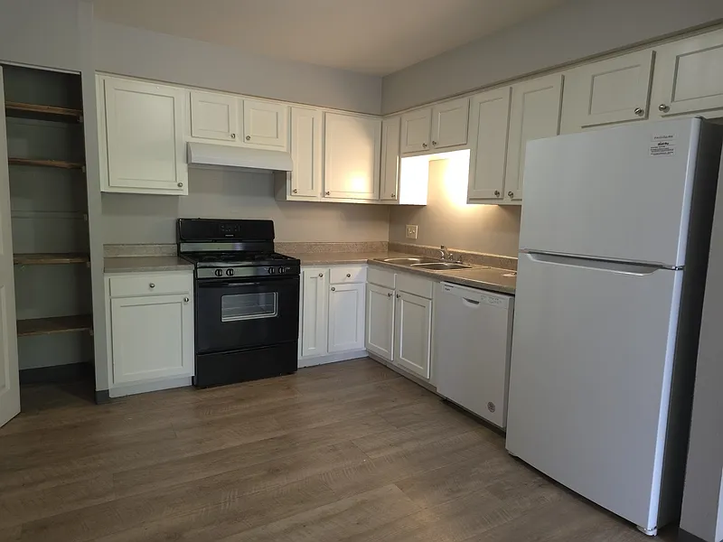 2 bed, 1.0 bath, $869 — Photo 3