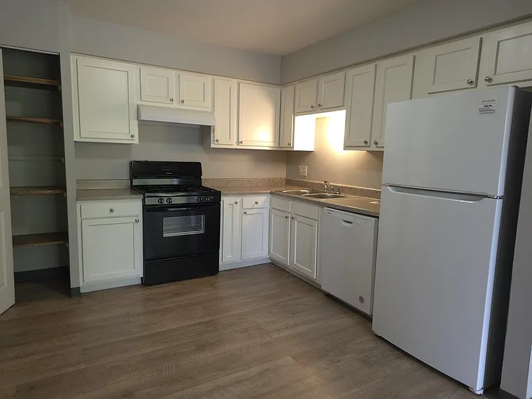 348 E Marquette St #5 — Photo 3