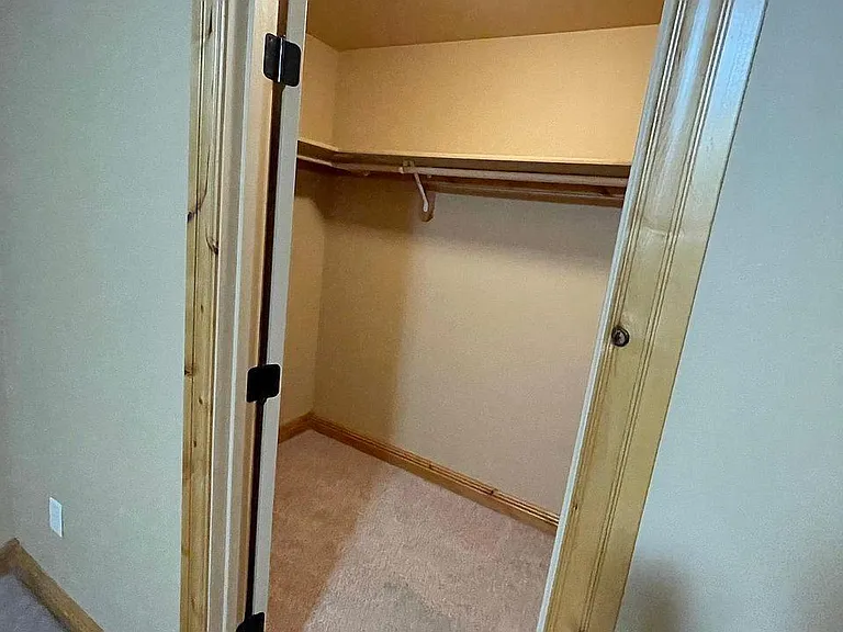 905 Saxon Way #D — Photo 7