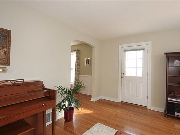 4th image of 2322 Downing Ave