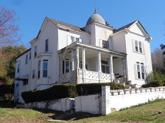 1st image of 547 E 25th St