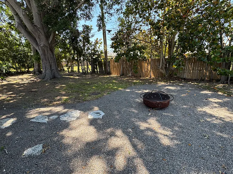 2325 Tangerine Dr — Photo 10
