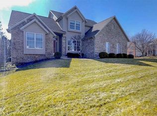 2817 Huntington Rd, Bloomington, IL 61704