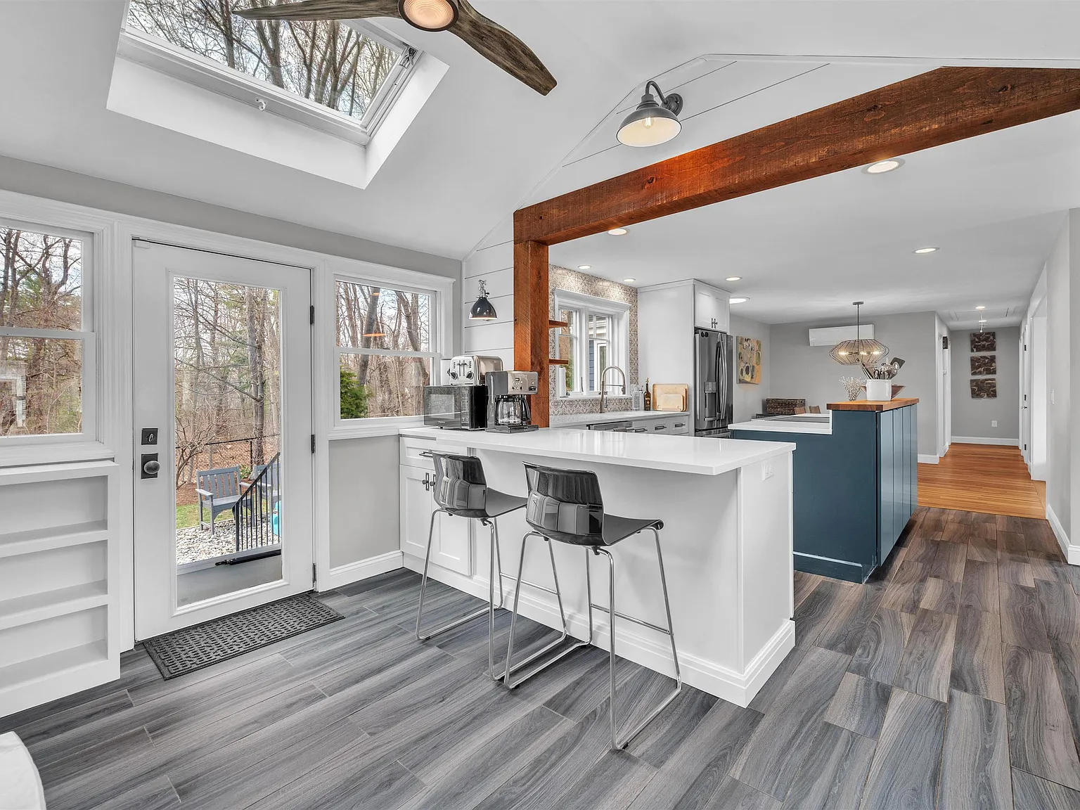 2 bed, 3.0 bath, 2738 sqft, $4,300 — Photo 3