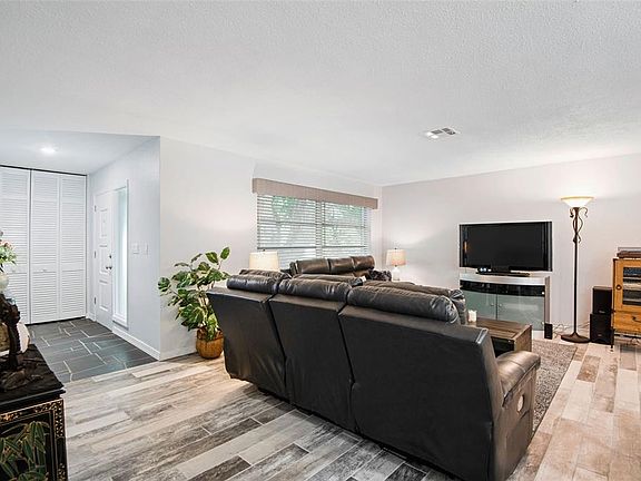 5th image of 9068 Briarwood Dr