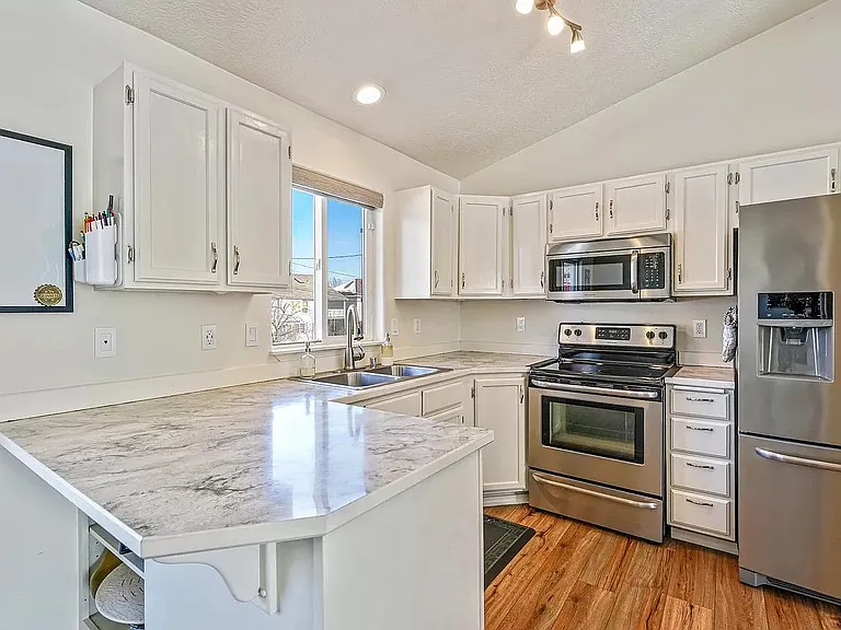 4231 E 28th Ave — Photo 5