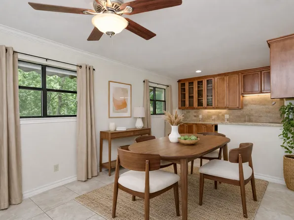 407 E 45th St APT 210, Austin, TX 78751