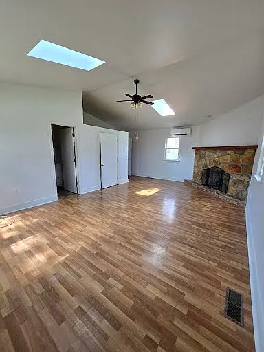 2 bed, 2496 sqft, $1,800 — Photo 3