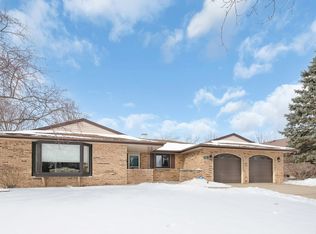 128 S Staffire Dr, Schaumburg, IL